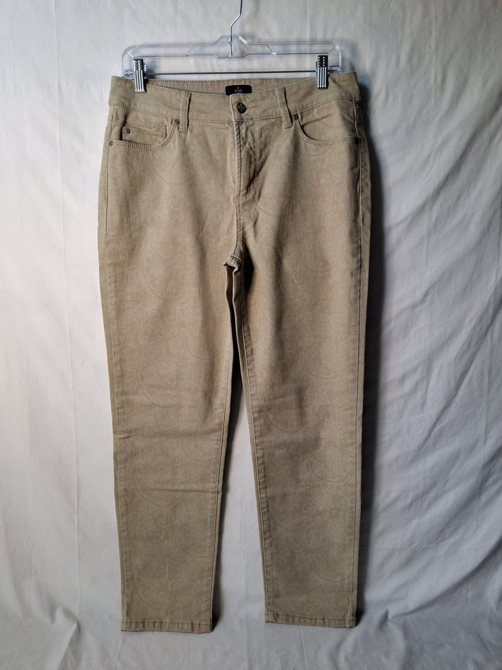 NYDJ Skinny Jeans in Beige with Subtle Paisley